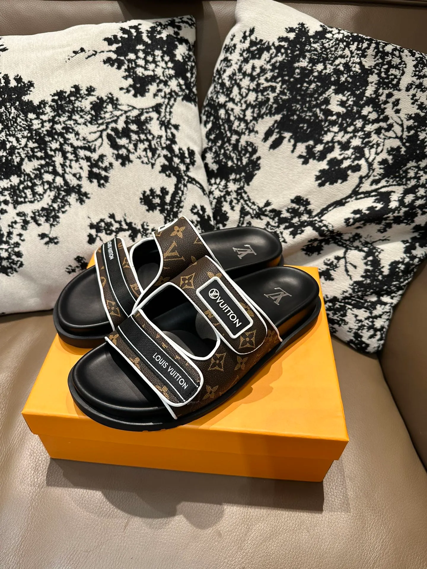 Men's shoes 💰360💰 LV flip flops, cowhide surface, sheepskin lining, size 36-46